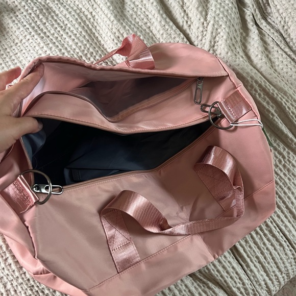 NWT Halara Zipper Duffel - Picture 3 of 6